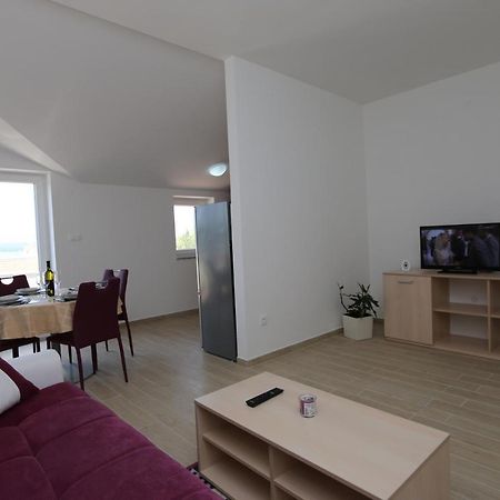 Apartments Sucic Iva I Tea Соліне Екстер'єр фото