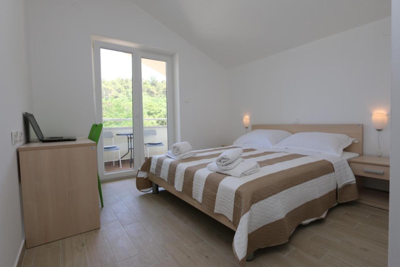 Apartments Sucic Iva I Tea Соліне Екстер'єр фото