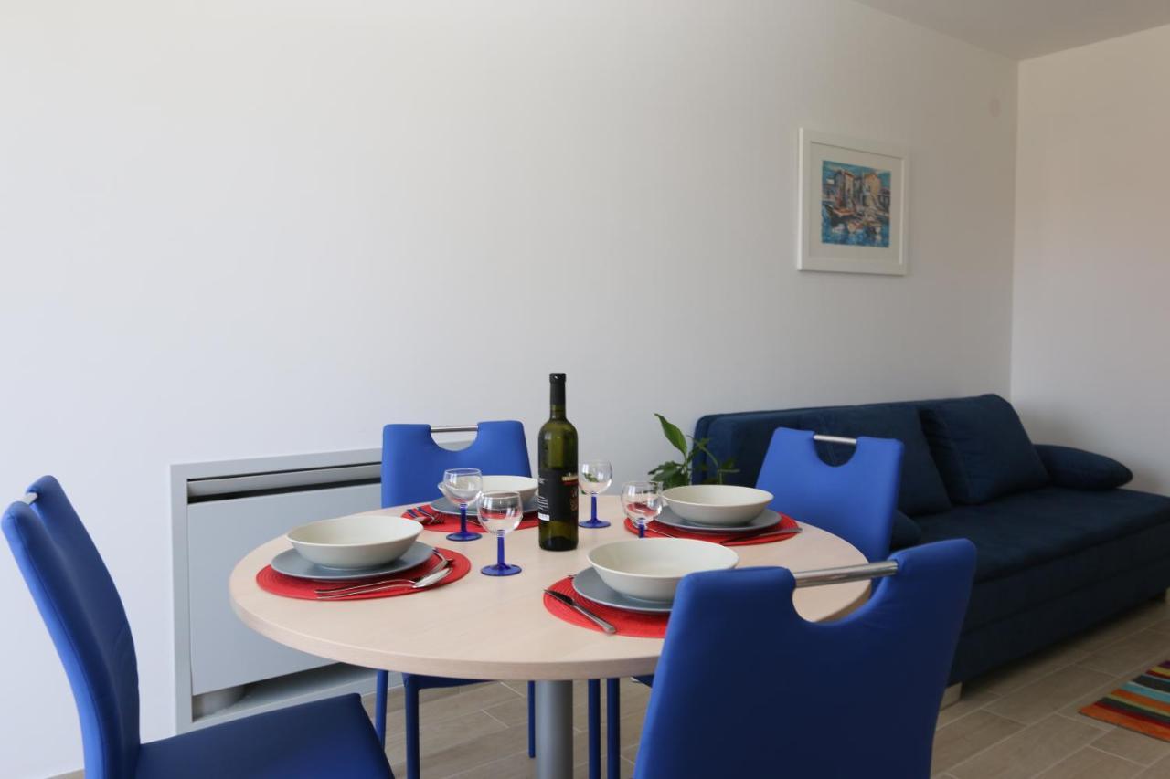 Apartments Sucic Iva I Tea Соліне Екстер'єр фото