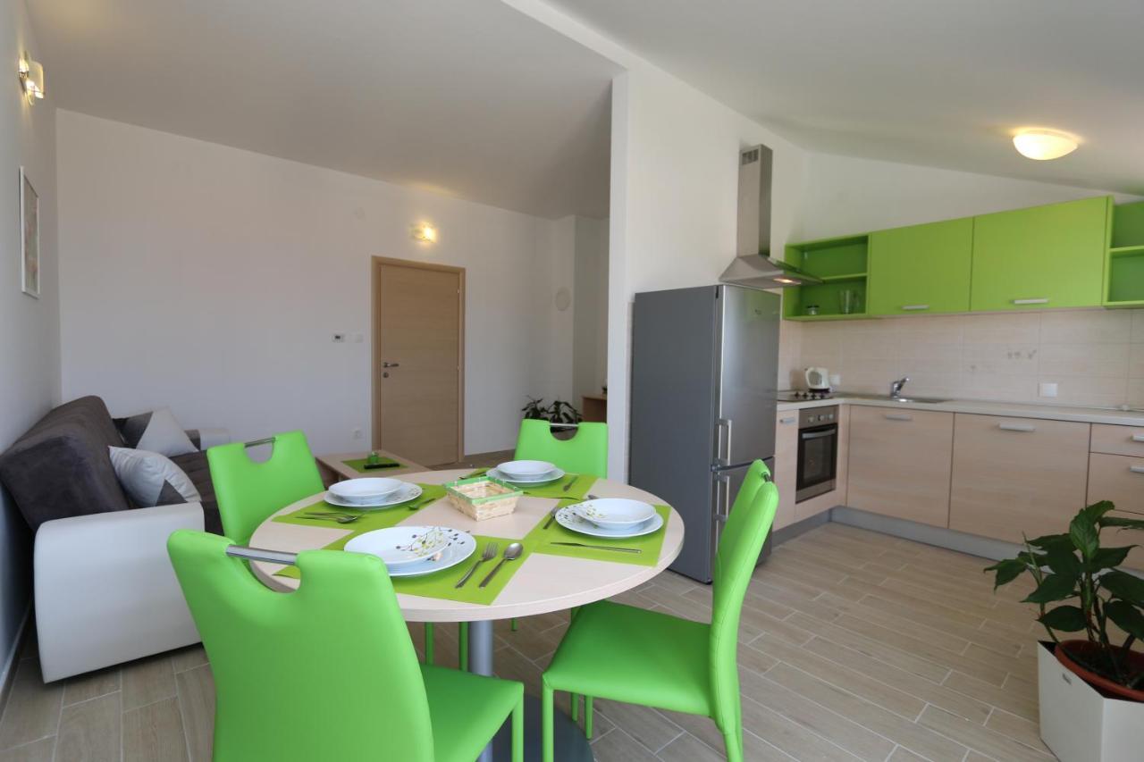 Apartments Sucic Iva I Tea Соліне Екстер'єр фото