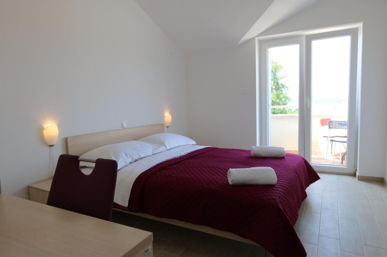 Apartments Sucic Iva I Tea Соліне Екстер'єр фото