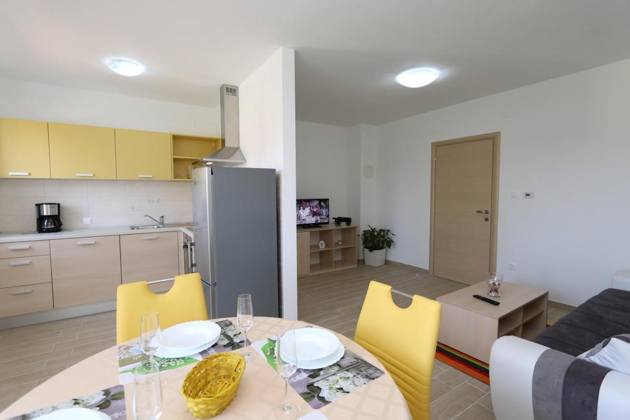 Apartments Sucic Iva I Tea Соліне Екстер'єр фото