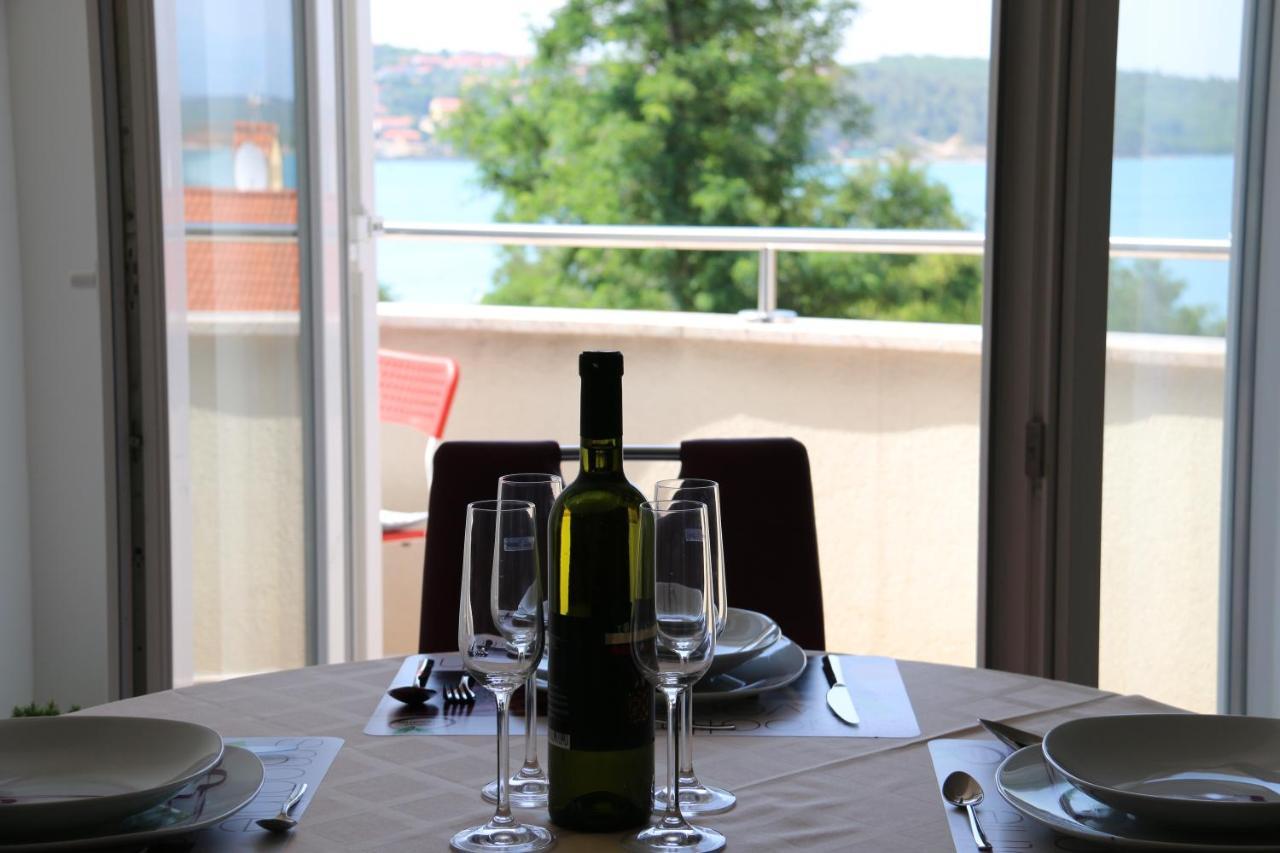 Apartments Sucic Iva I Tea Соліне Екстер'єр фото