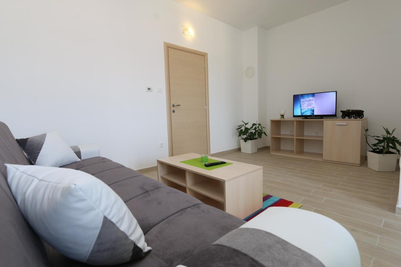 Apartments Sucic Iva I Tea Соліне Екстер'єр фото