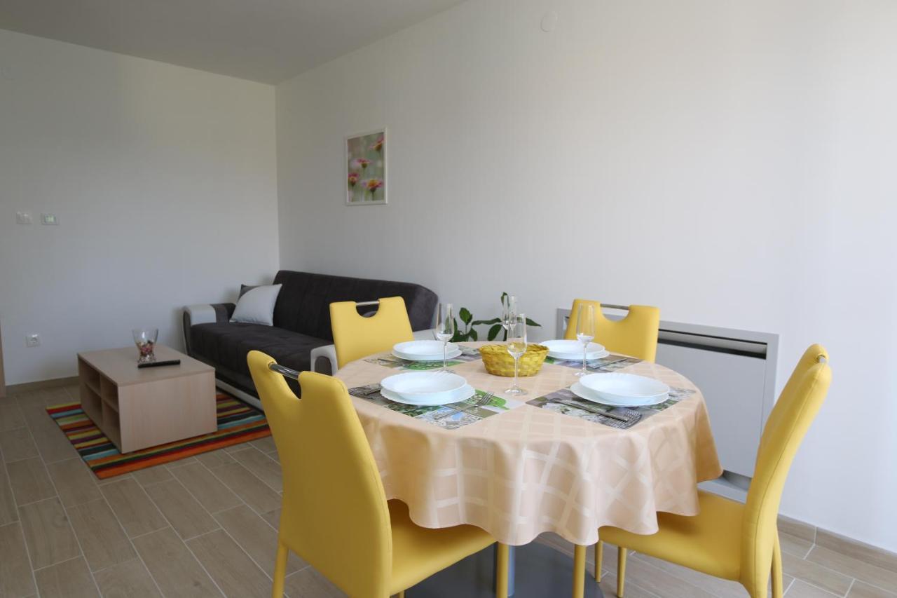 Apartments Sucic Iva I Tea Соліне Екстер'єр фото