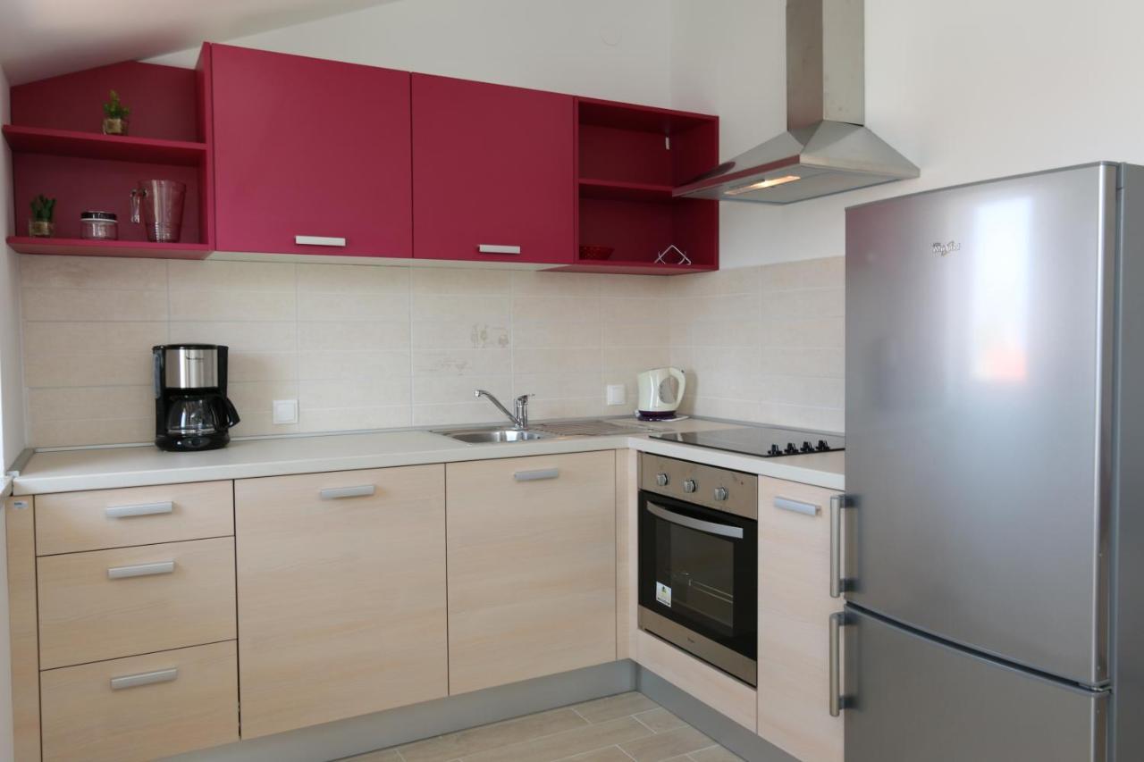 Apartments Sucic Iva I Tea Соліне Екстер'єр фото