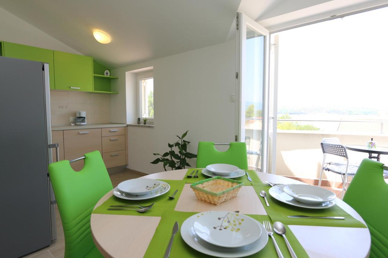 Apartments Sucic Iva I Tea Соліне Екстер'єр фото