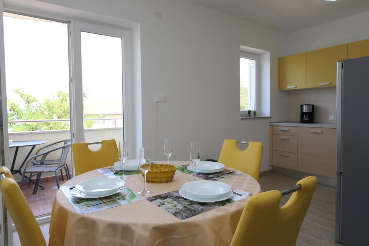 Apartments Sucic Iva I Tea Соліне Екстер'єр фото