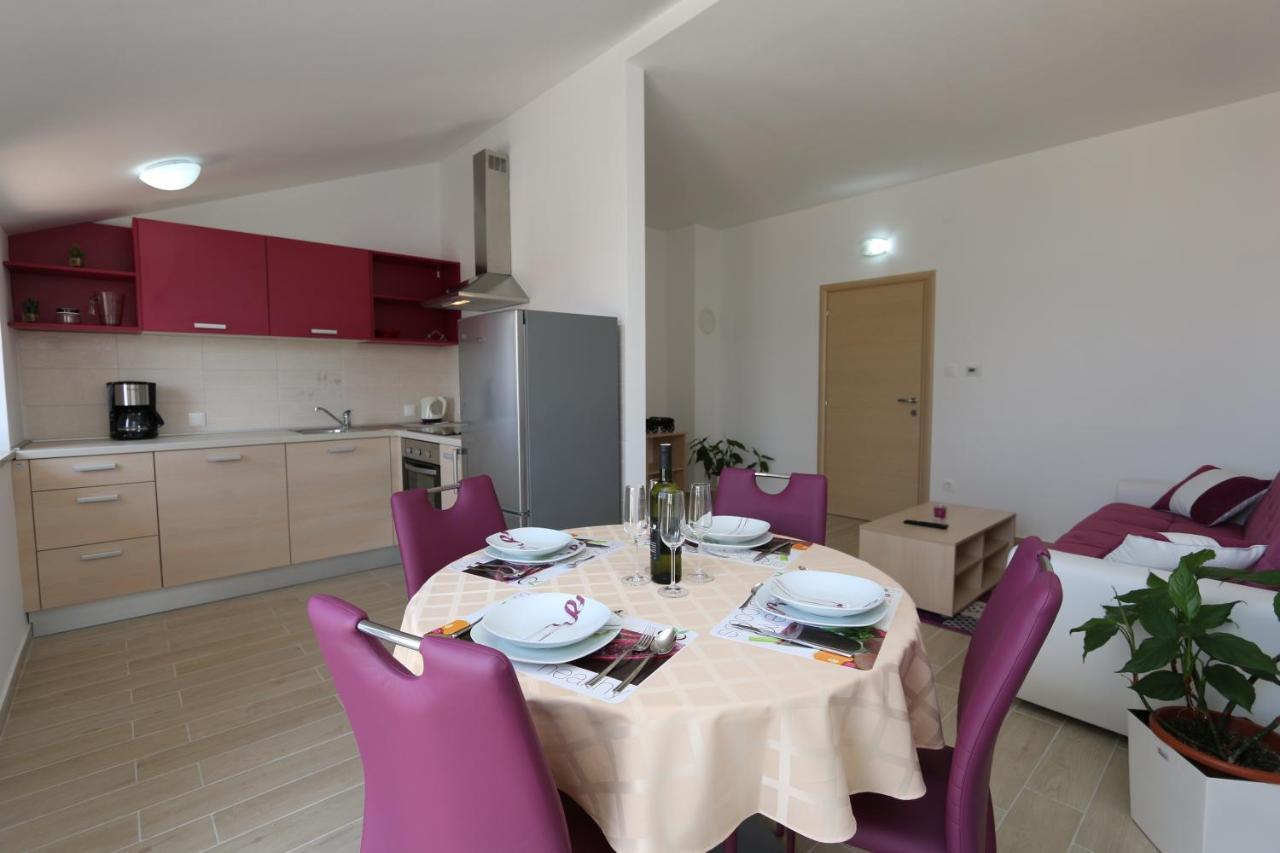 Apartments Sucic Iva I Tea Соліне Екстер'єр фото