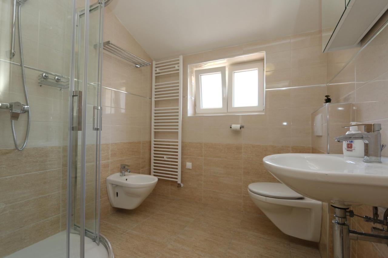 Apartments Sucic Iva I Tea Соліне Екстер'єр фото