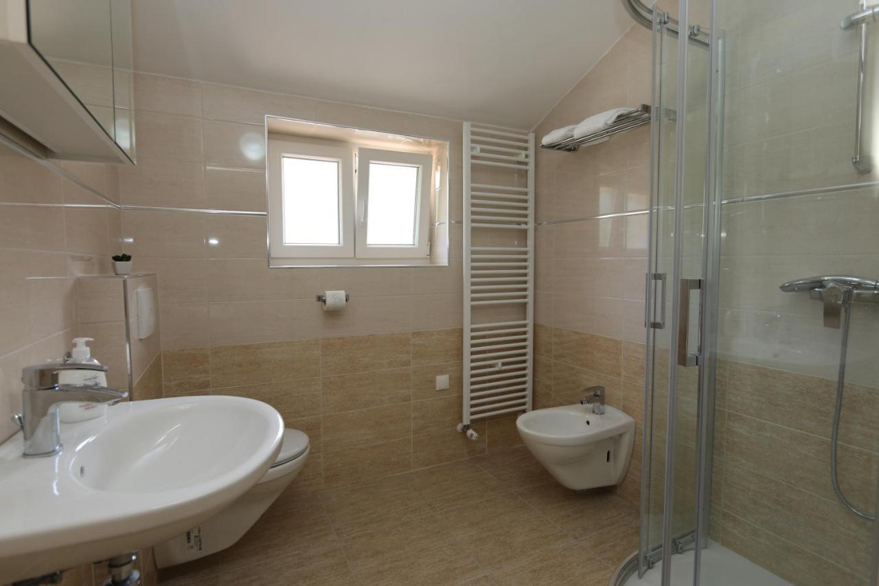 Apartments Sucic Iva I Tea Соліне Екстер'єр фото