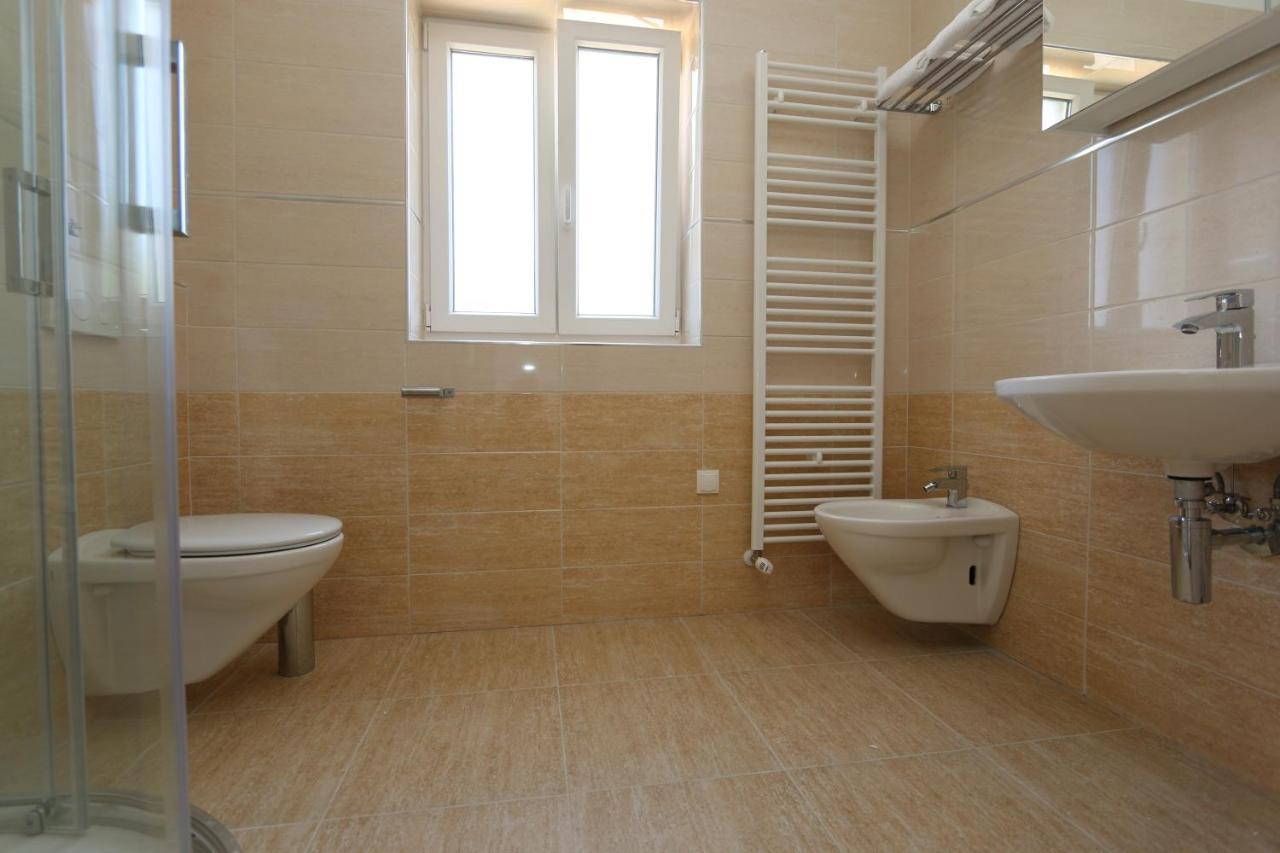 Apartments Sucic Iva I Tea Соліне Екстер'єр фото