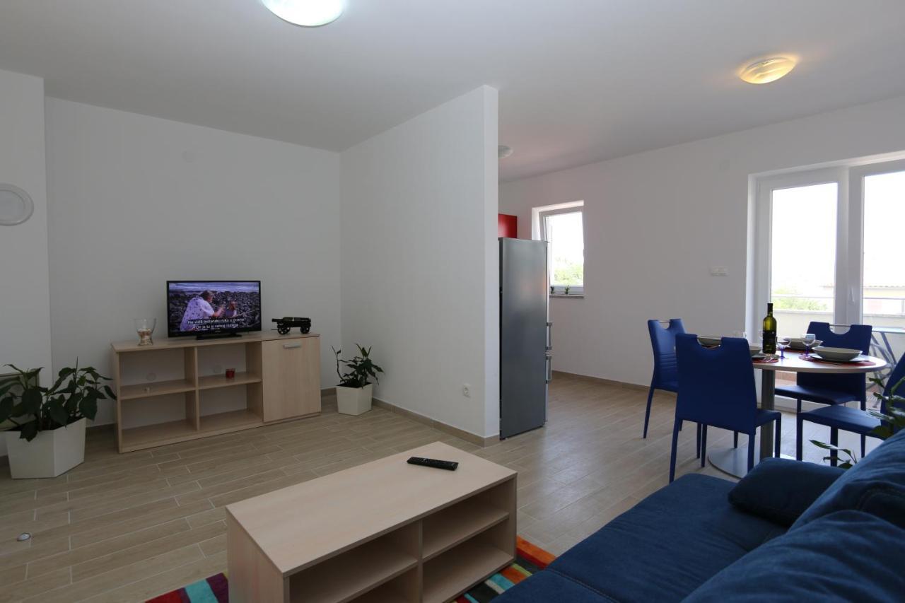 Apartments Sucic Iva I Tea Соліне Екстер'єр фото