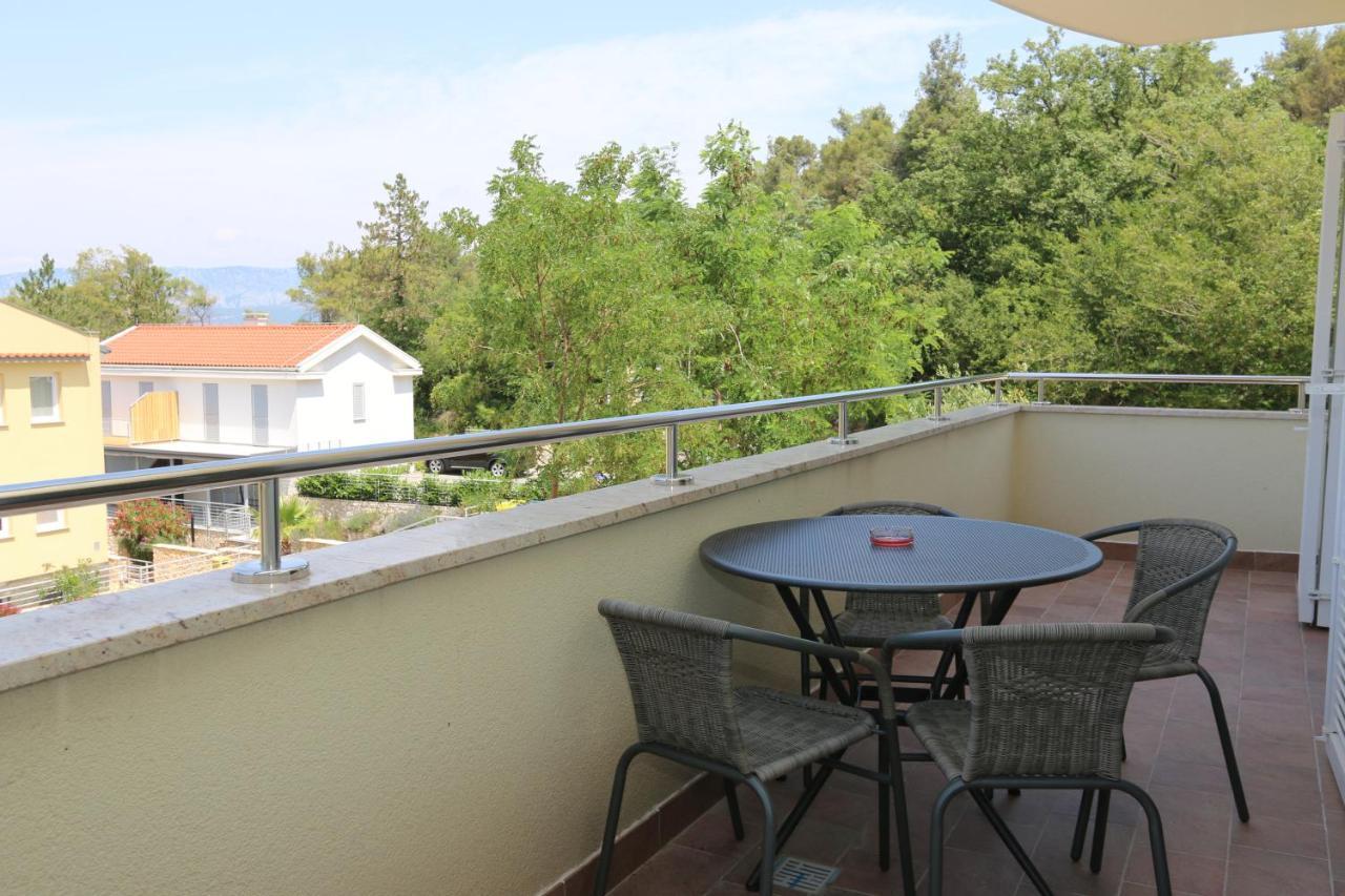 Apartments Sucic Iva I Tea Соліне Екстер'єр фото