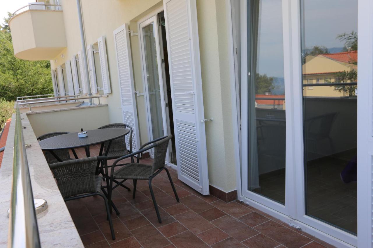 Apartments Sucic Iva I Tea Соліне Екстер'єр фото