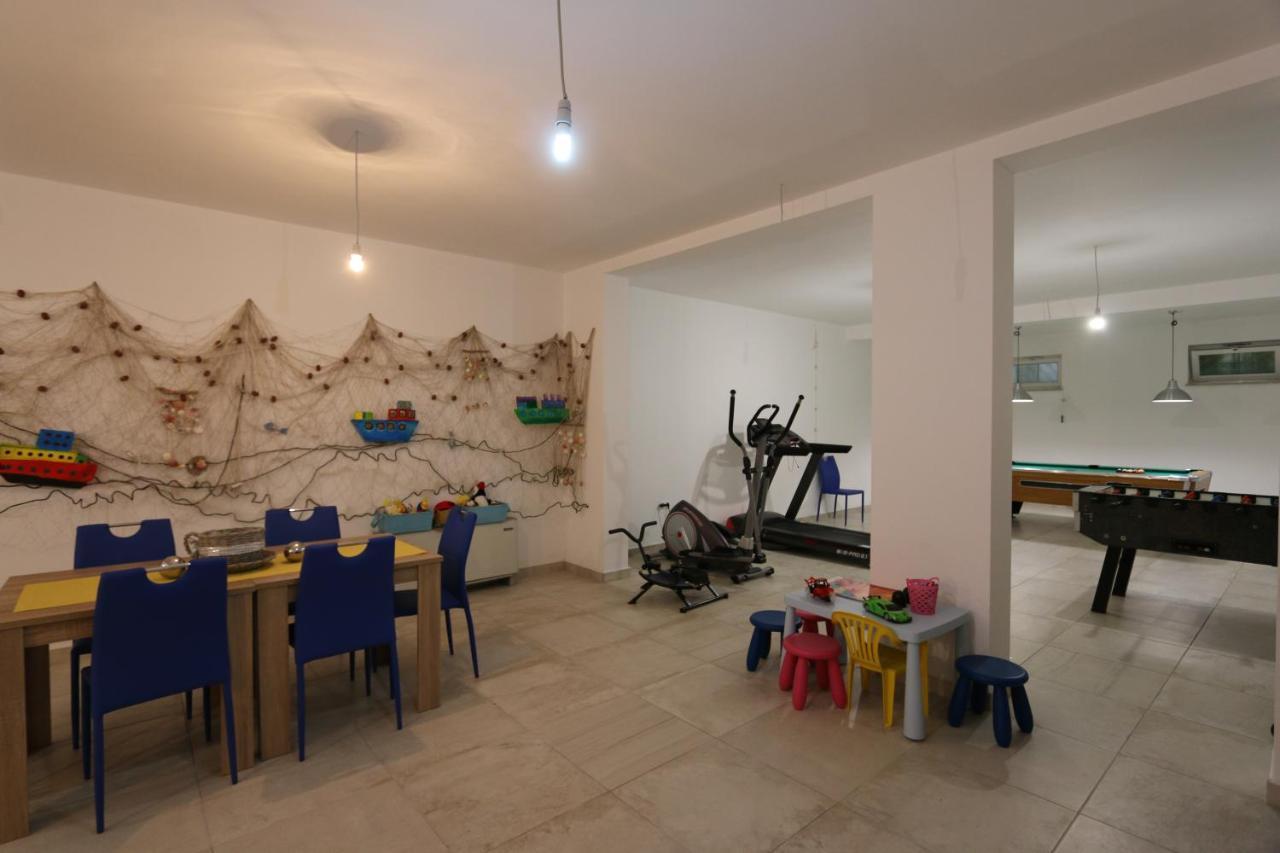 Apartments Sucic Iva I Tea Соліне Екстер'єр фото